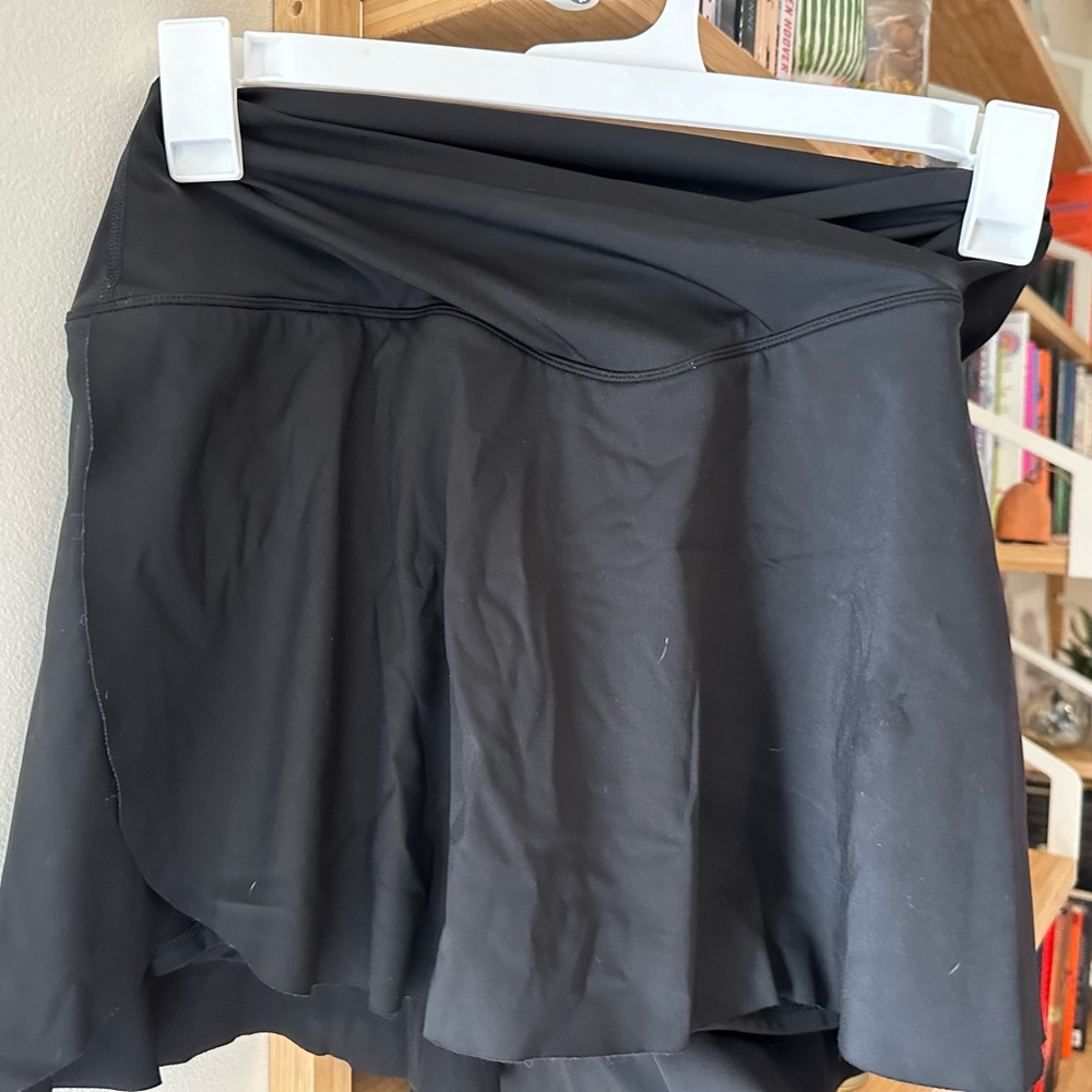 Halara Everyday Cross over Skirt/shorts